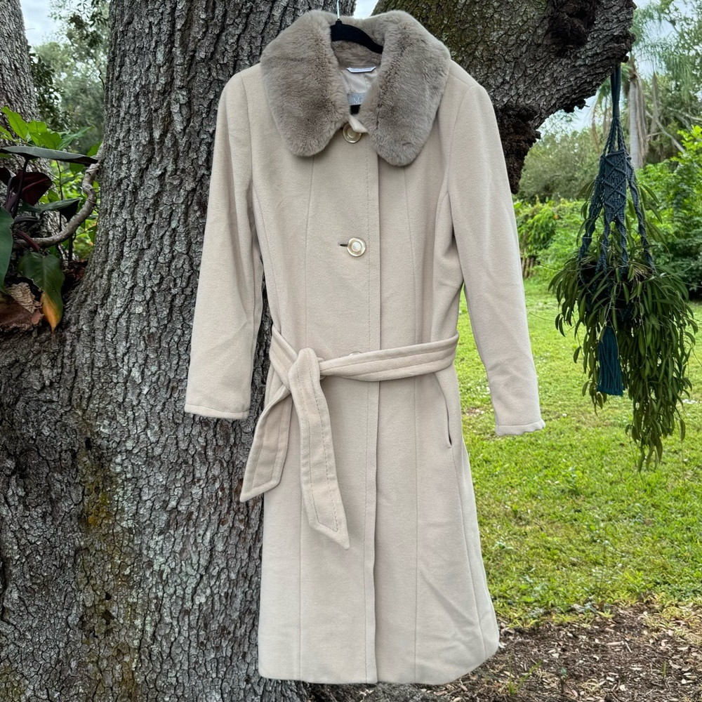 Vintage MaxMara-50%Virgin Wool 50%Angora Cream long coat with Rex fur collar.14